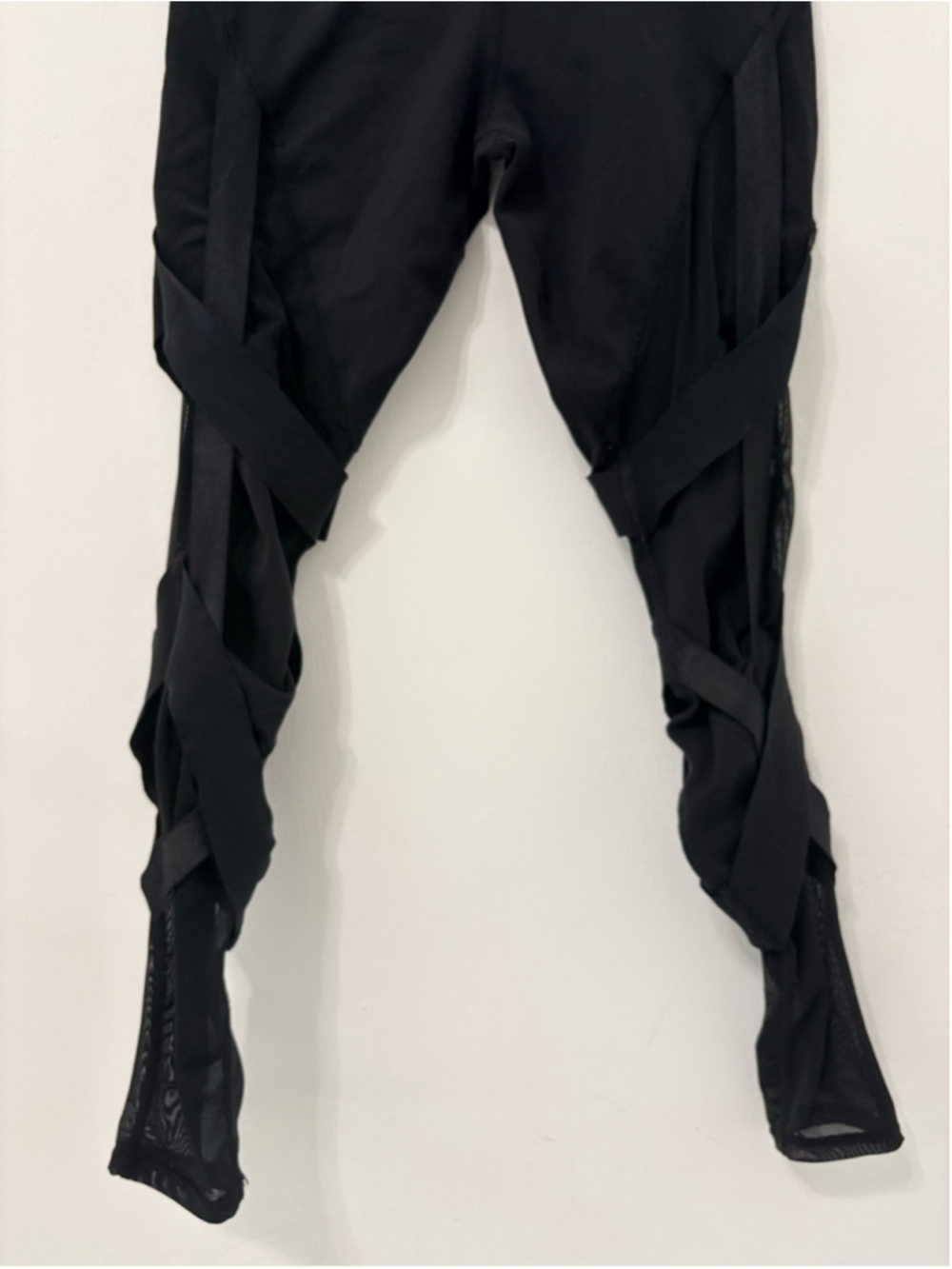 Alo Yoga High-Waist Bandage Legging Sz M Black EUC - Picture 5 of 10